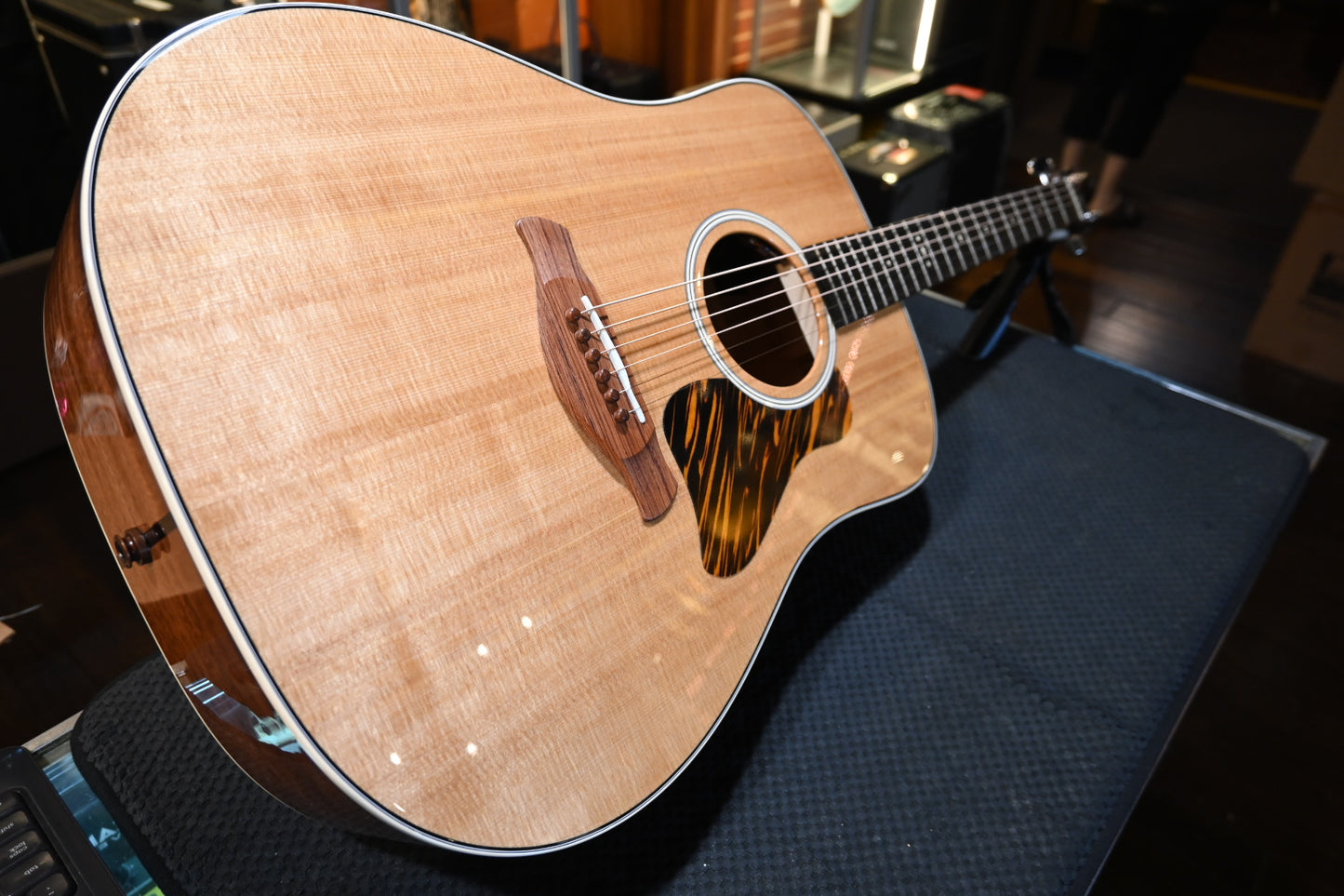 Taylor Gold Label 510e Guitar #6086