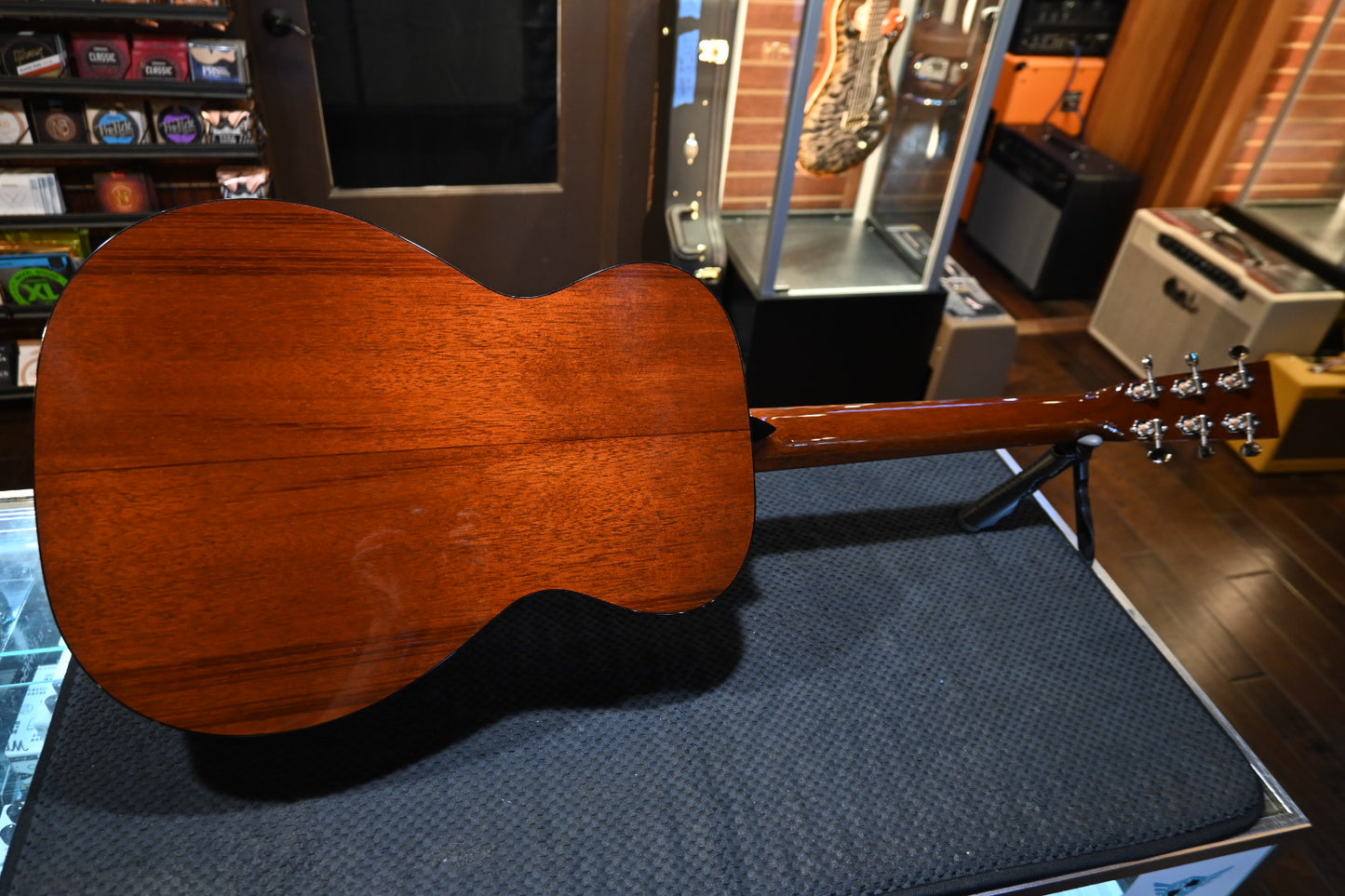 Collings 01 Sitka Spruce/Honduran Mahogany Guitar USED