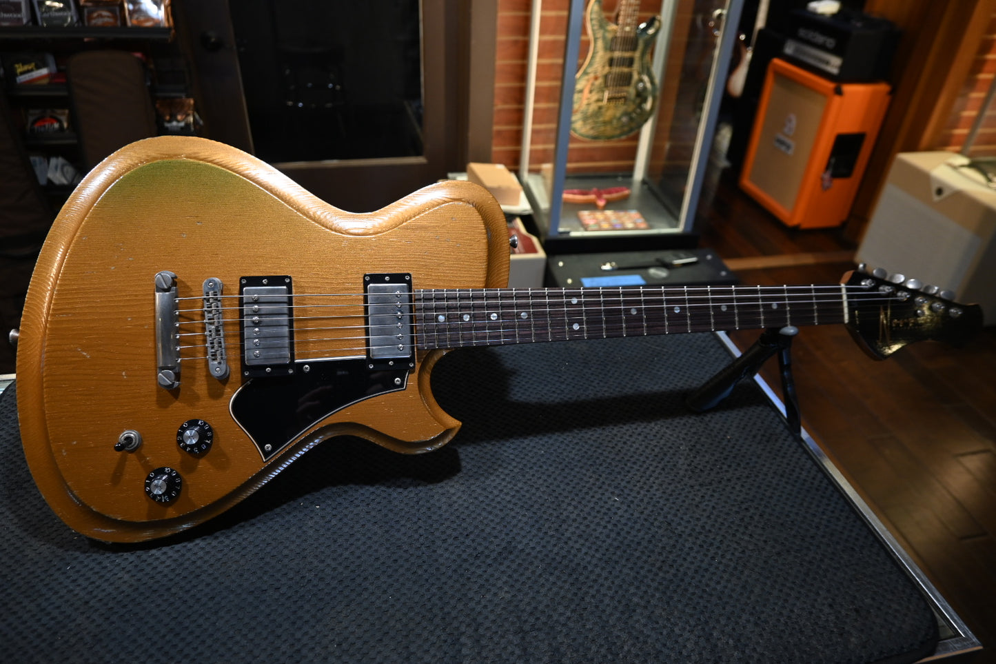 Novo Solus H2 - Gold Top Gold Guitar #6987