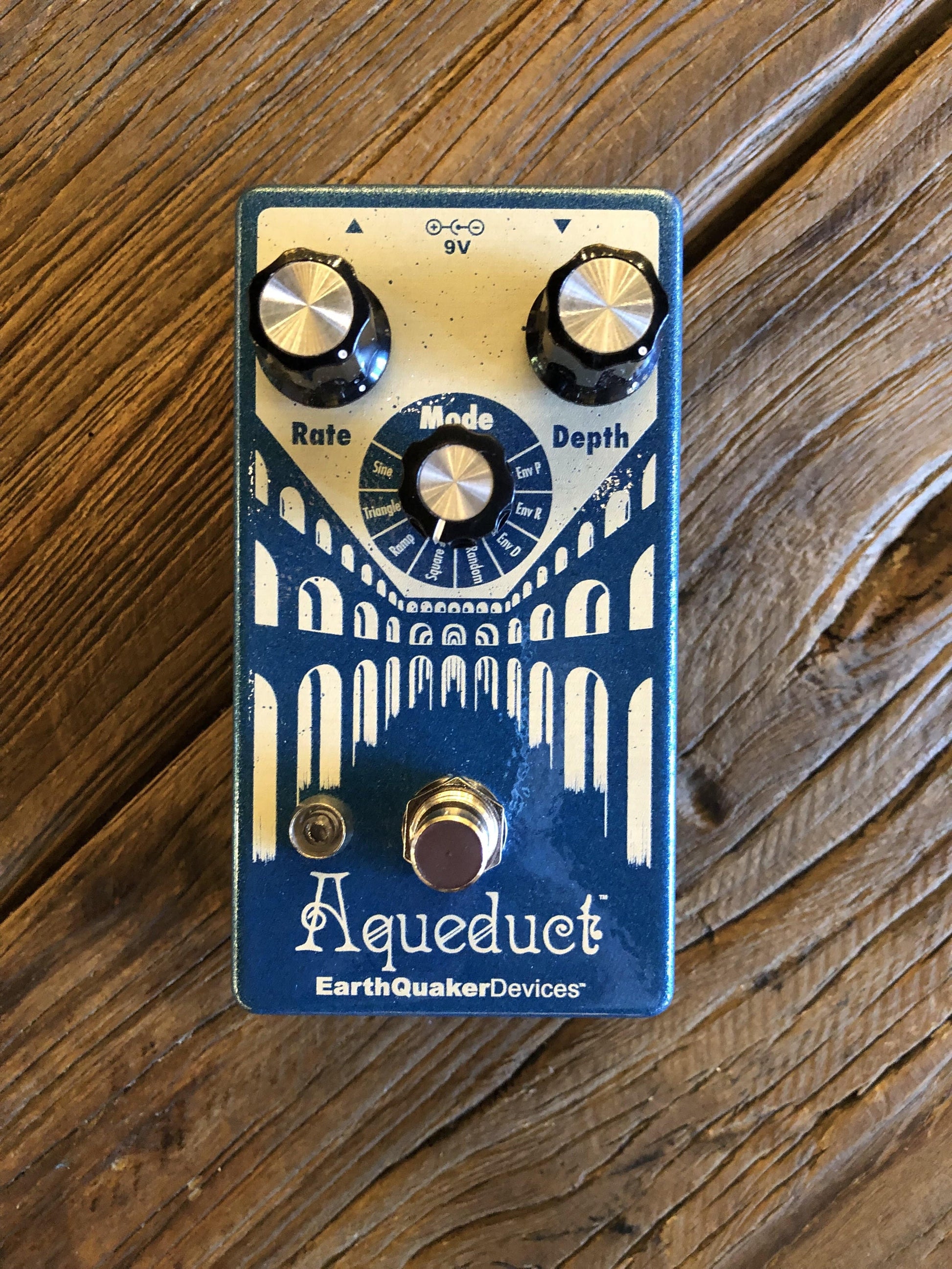 Earthquaker Devices Aqueduct Vibrato – Danville Music