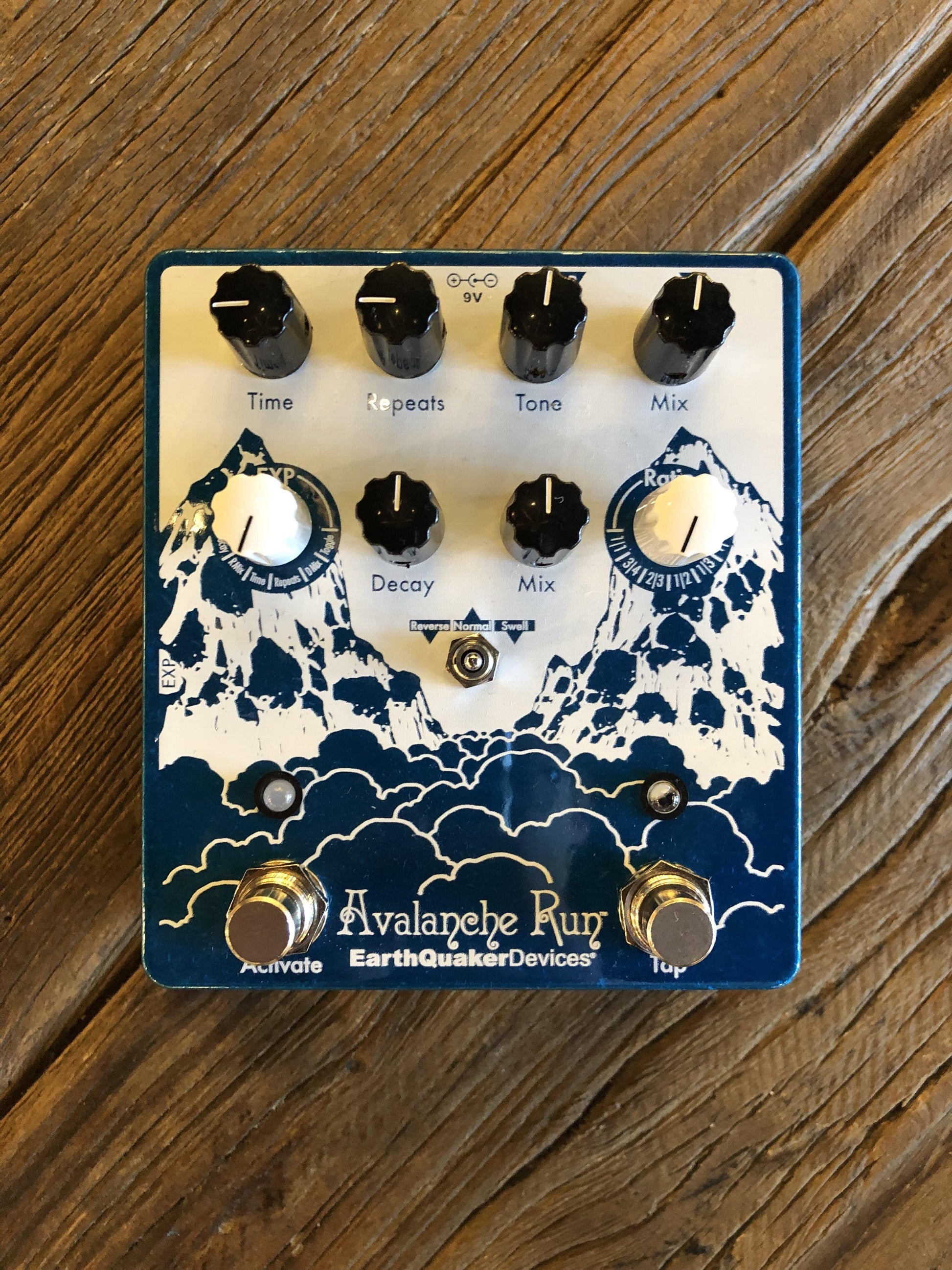 earthquaker avalanche run pedal Earthquaker Devices Avalanche Run Stereo Reverb and Delay – Danville Music
