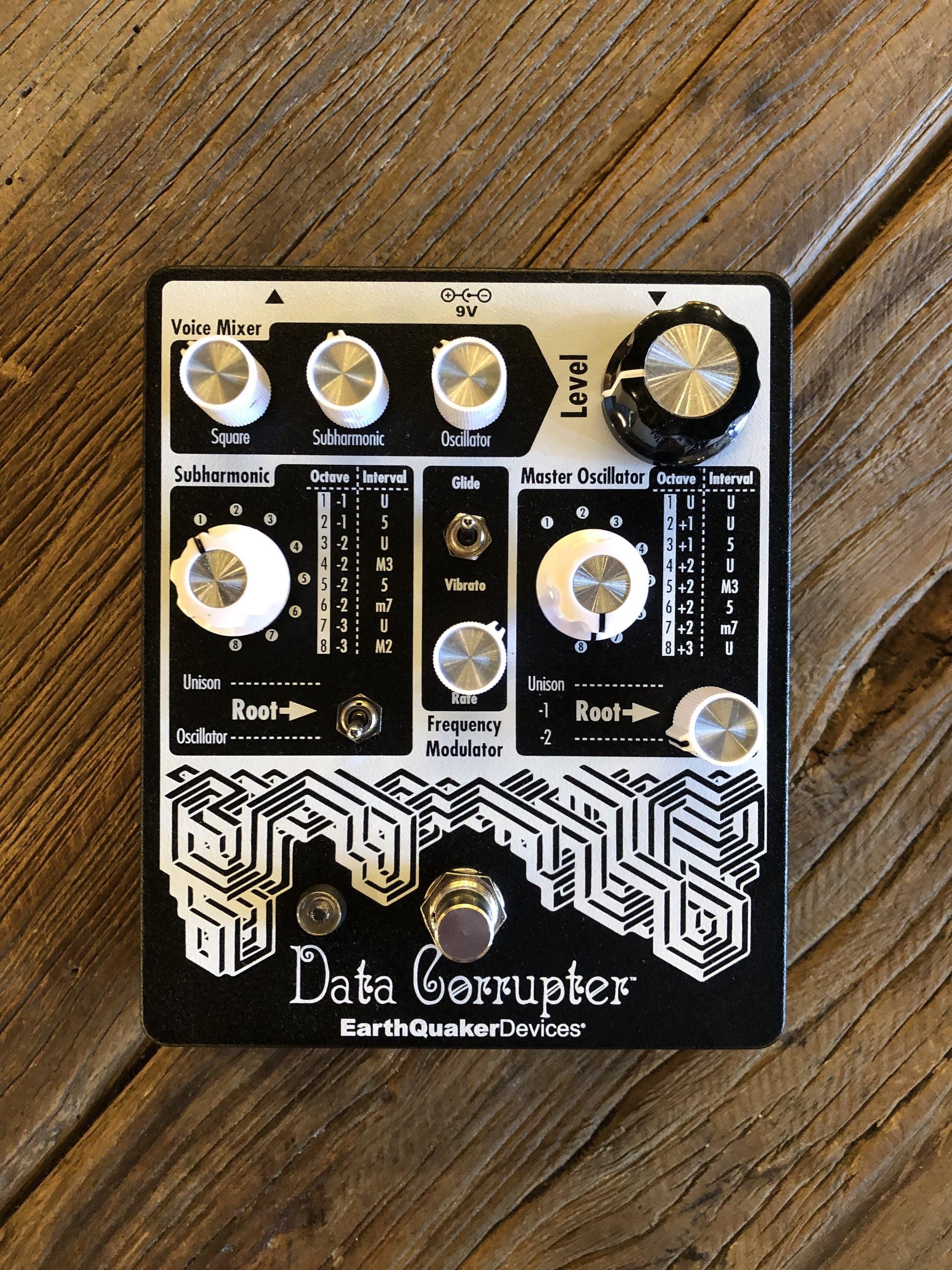 data corrupter pedal Earthquaker Devices Data Corrupter Modulated Monophonic Harmonizing PL – Danville Music