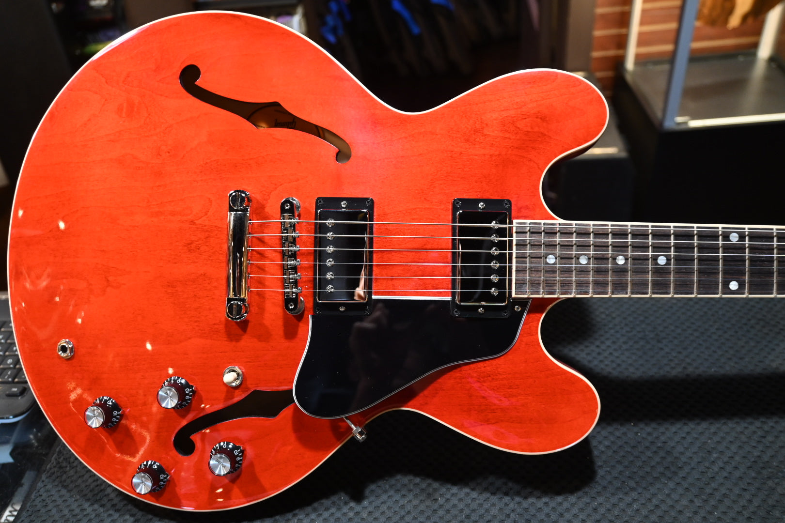 Gibson ES-335 Dot 2023 - Sixties Cherry Guitar #0345 PRE-OWNED - Danville Music