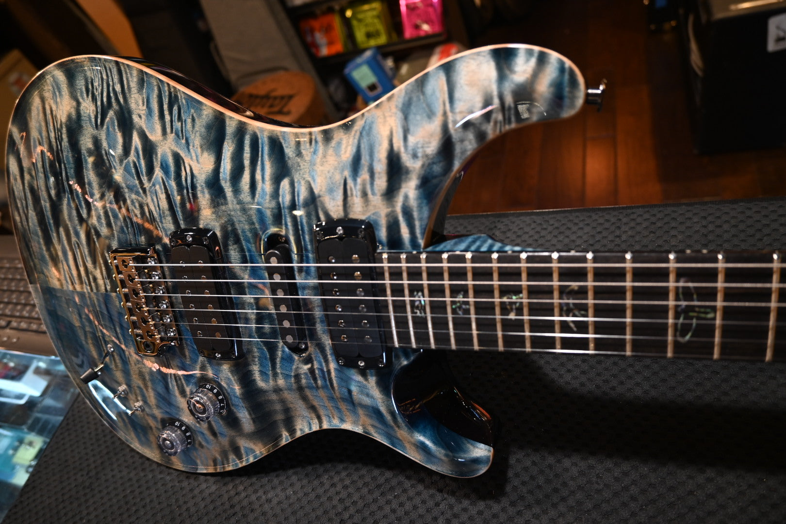 PRS Wood Library Modern Eagle V 10-Top Quilt Figured Maple Neck - Faded Whale Blue/Charcoal Back Guitar #9652 - Danville Music