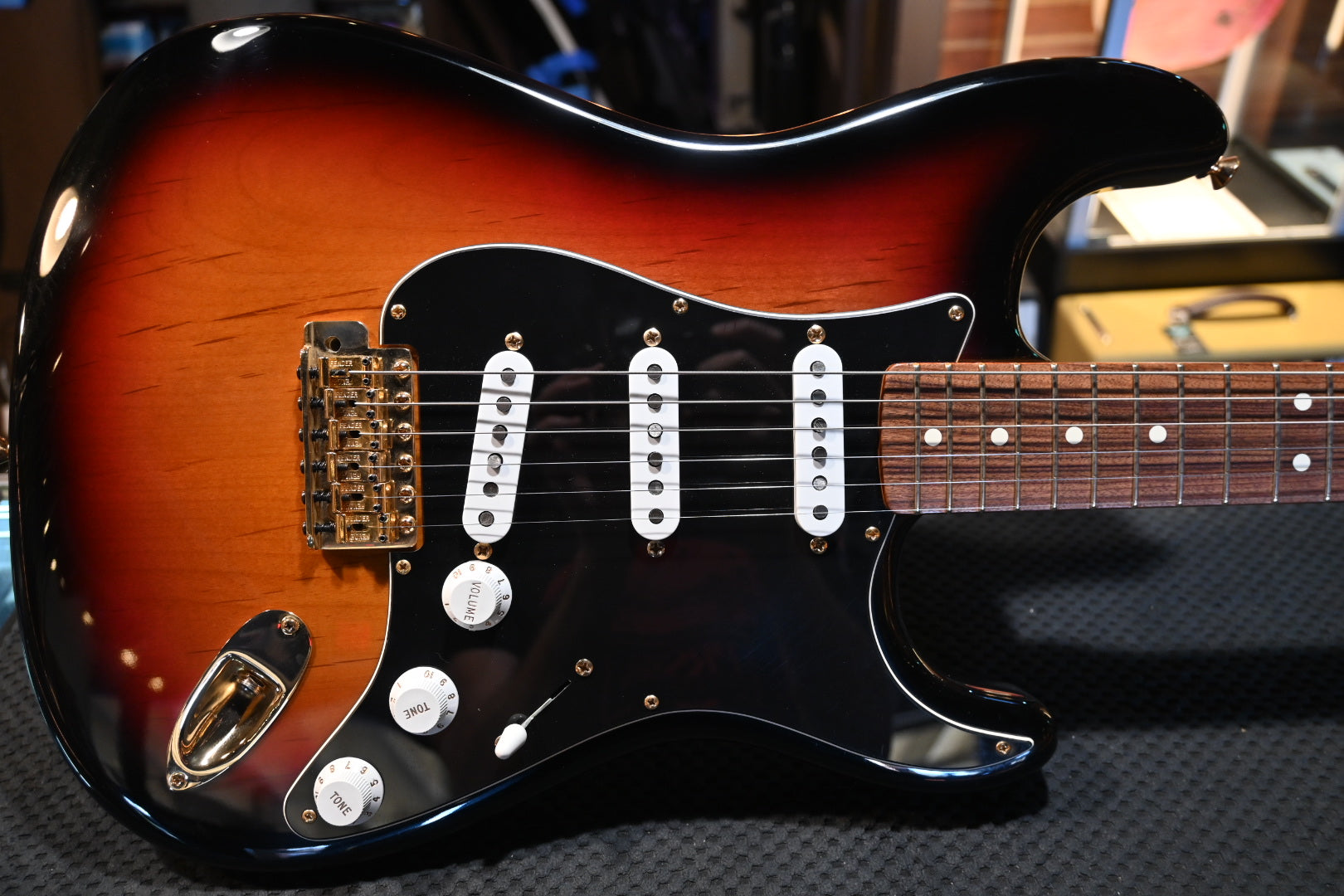 Fender Stevie Ray Vaughan Signature Stratocaster 2007 - Tobacco Burst Guitar #6042 - Danville Music