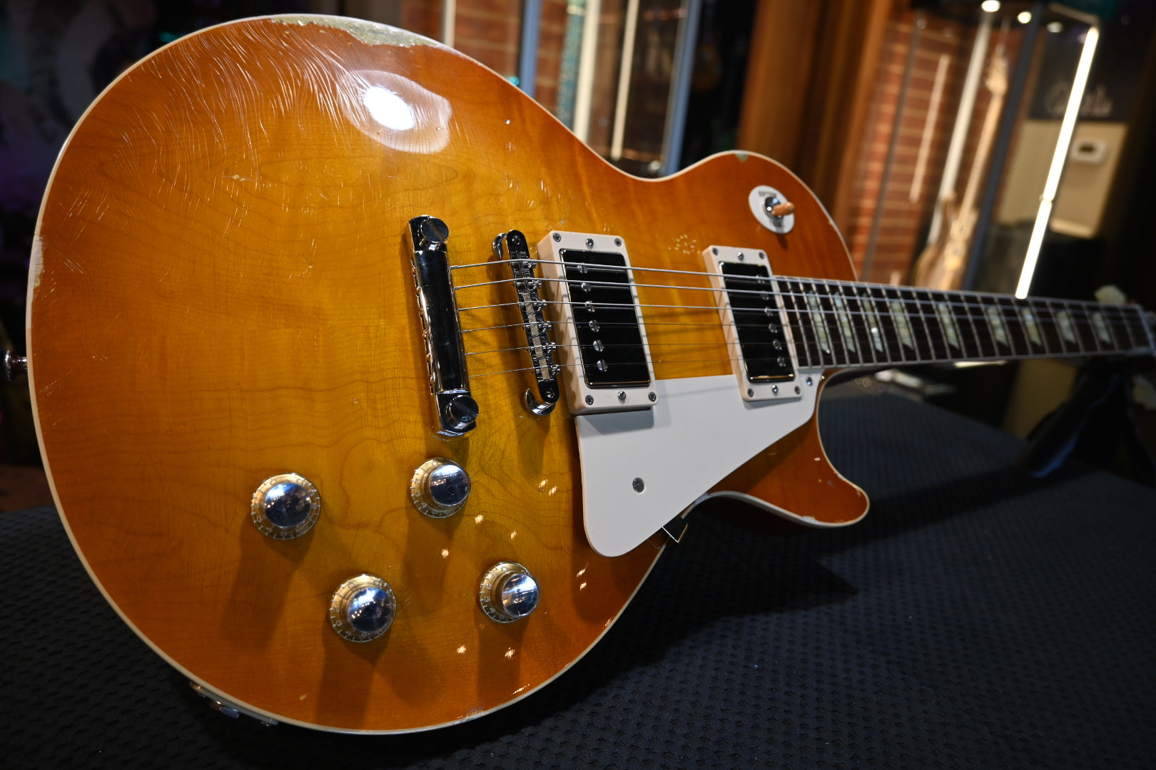 Gibson 2014 Custom Shop Les Paul 60’s Re-issue - Heavy Relic Amber Burst Guitar #4093 PRE-OWNED - Danville Music