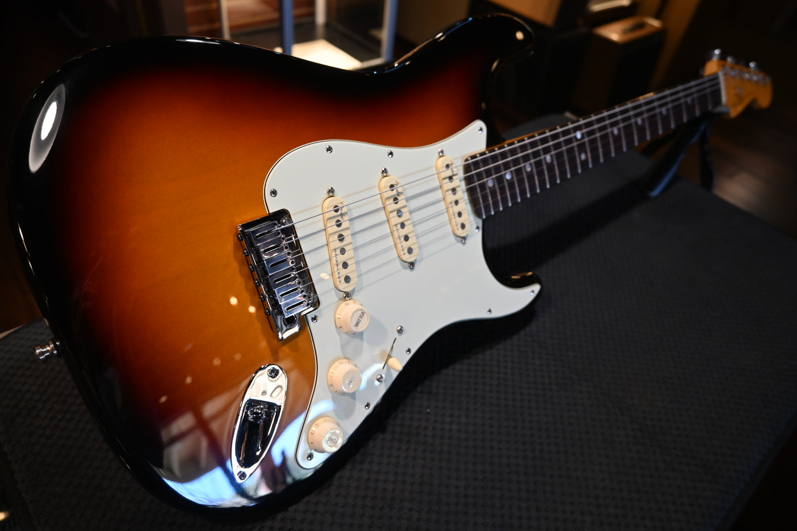 Fender American Ultra Stratocaster 2022 - Tobacco Burst Guitar #7214 PRE-OWNED - Danville Music